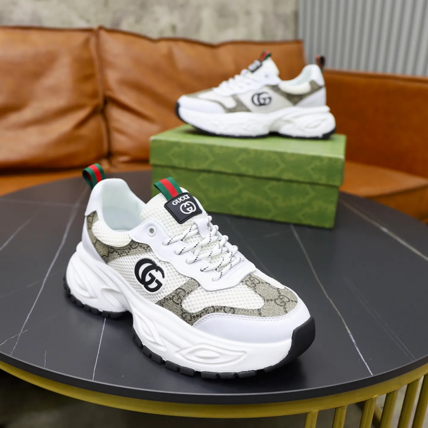 Ex-factory price: 462💰🙅‍♂️🙅‍♂️🙅‍♂️ Brand: Gucci GUCCi Standard code: 38-44 (45 customized) Grade: Same as the official website Material: Original material splicing Comfortable and breathable lining Lightweight and wear-resistant sports outsole Style category: Men's fashionable casual shoes Running sneakers Distinguished luxury brand elements Top luxury Color: actual picture color